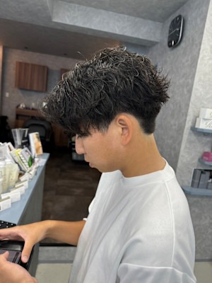 センターパート×波巻きパーマ