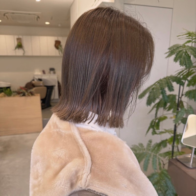 《イーズ鎌倉》透明感の美しいモカブラウンカラー/外はねボブ