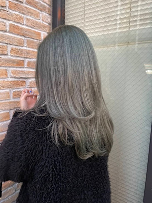 オリーブグレージュカラー