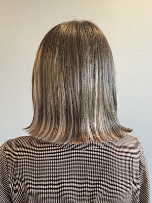 《kitin吉祥寺》クリームベージュインナーカラーボブ
