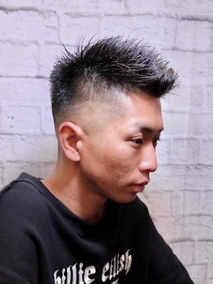 メンズ／スキンフェード／フェザーショート／アップバング