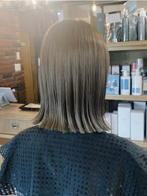 水素カラーでうるツヤボブ　岩谷明花