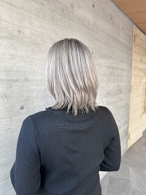 ホワイトブロンドボブ