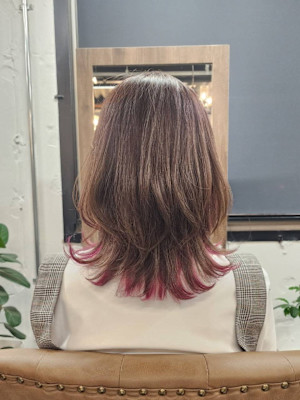 新定番ウルフカットは毛先でアクセントを