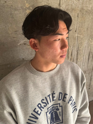 ニュアンス　パーマ　センターパート 刈り上げ