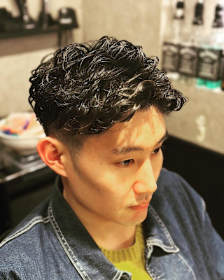  ツーブロフェード/スパイラルパーマ　床屋　理容室　