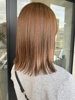 ミルクティーベージュ　ロブヘア　髪質改善　切りっぱなし
