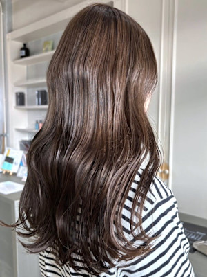 グレージュ　髪質改善カラー　ウェーブヘア　ダメージレスカラー