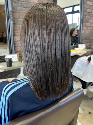 グレージュ　ミディアム　ストレートヘア　髪質改善　艶髪