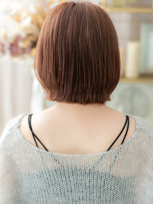 韓国風ベージュピンク外ハネ透け感ミニボブ　マロンベージュ