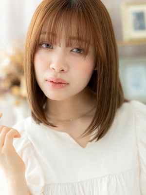 ミルクティーカラー艶髪ワンカールミディアム　くすみベージュ