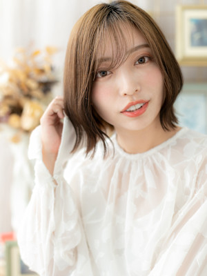 伸ばしかけ◎くびれボブディこなれ抜け感ヘア　フェザーショート