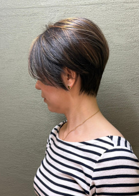 大人ショートレイヤー 白髪ぼかし　