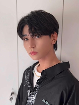 ダークアッシュ/韓国ヘア/毛流れマッシュ/センターパート