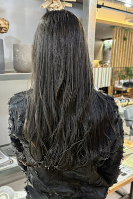 オリーブグレージュ／透明感カラー