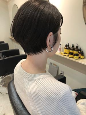 後頭部がふんわりショートカット（福岡市中央区NOUS）