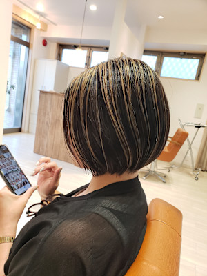 パラパラカラーのおしゃれボブヘア