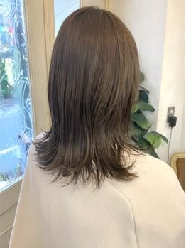 オリーブグレージュ大人の透明感カラー外ハネミディ梅ヶ丘美容室