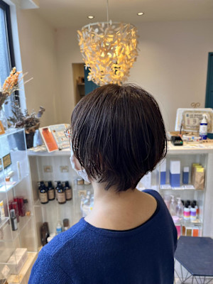 くすみベージュ×ショート