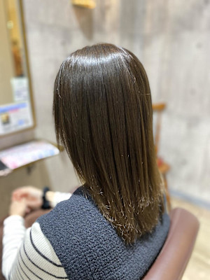 オリーブベージュ