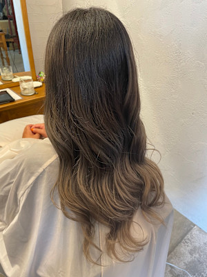 グラデーションカラー スモーキーベージュ