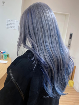 シルバー　ブルー　インナーカラー　ロングレイヤー