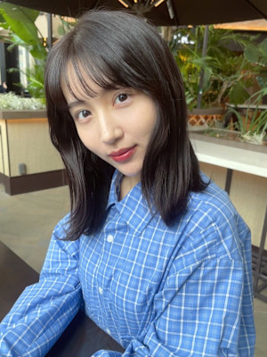 暗めグレージュ　顔周りレイヤー　くびれ巻き　シースルーバング