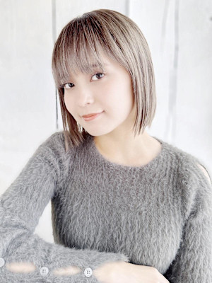 グレージュカラーのクールボブ