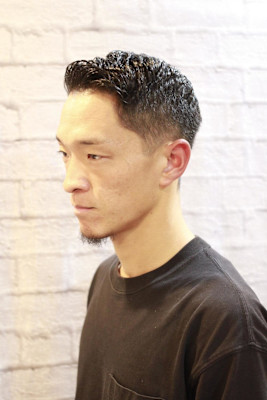 フェードカット×ビジネスマン