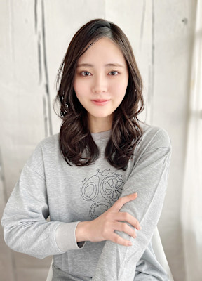 20代30代40代　黒髪レイヤーロング