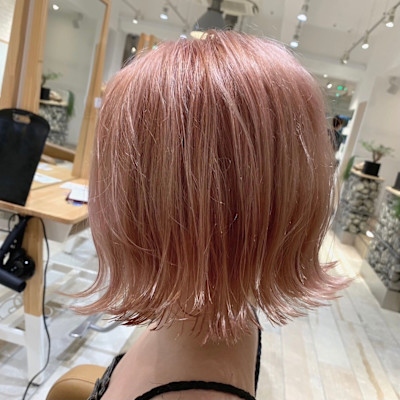 サーモンピンク