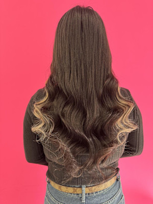 黒髪からチラッと！インナーホワイト！