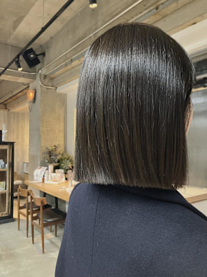 ミディアム　ストレート　ぱっつん　ボブ　ツヤカラー　