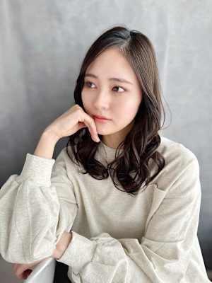 20代30代40代　黒髪レイヤーロング