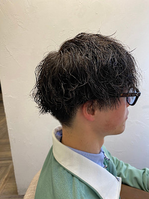 センターパート×スパイラルパーマ