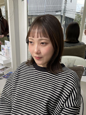 オリーブベージュカラー