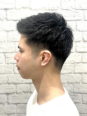 メンズ／ツーブロック／束感ショート／アップバング／刈り上げ
