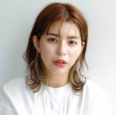 インナーカラー外ハネミディ