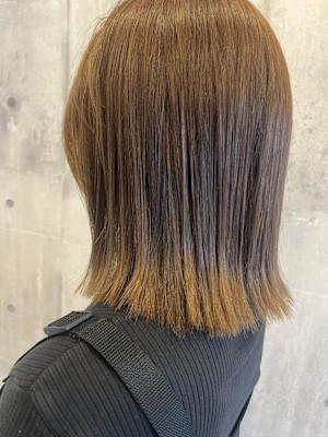肩下ボブ／ベージュ