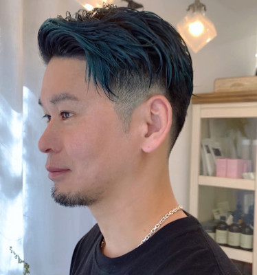 ハイトーン+ツーブロックショートのメンズヘア