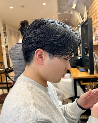 黒髪ナチュラルセンターパート