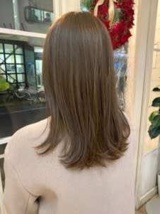 梅ヶ丘美容室セミロングカーキグレージュ2025年人気カラー