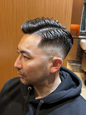 スキンフェード　アイロンパーマ　7:3スタイル　理容室　銀座