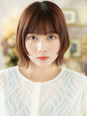 ぱっつん前髪ウルフミディアムくびレイヤー　マロンベージュ