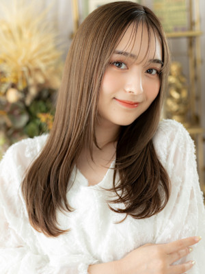 グレーベージュ小顔エアストレートワンカール　姫カットレイヤー