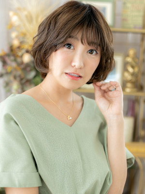 ウルフパーマひし形ふわふわフェザーショート　細めハイライト