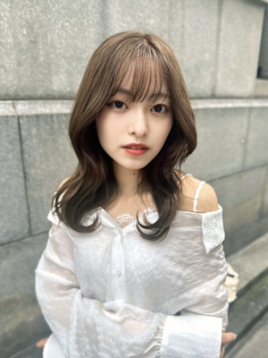 たっぷり透明感のくびれセミディ