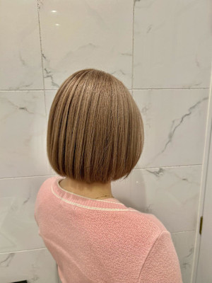 クリーミーベージュ