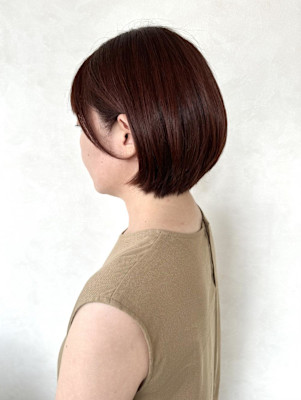 オレンジピンクオイルカラー・耳掛けショートボブ