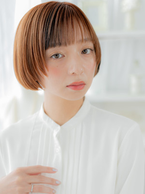 フェイスフレーミング前下がり小顔ミニボブ　刈上げボブ
